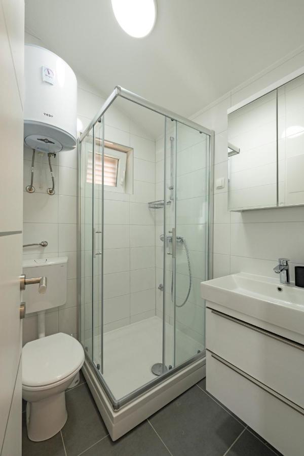 Apartmani Lovren Novalja Exteriér fotografie