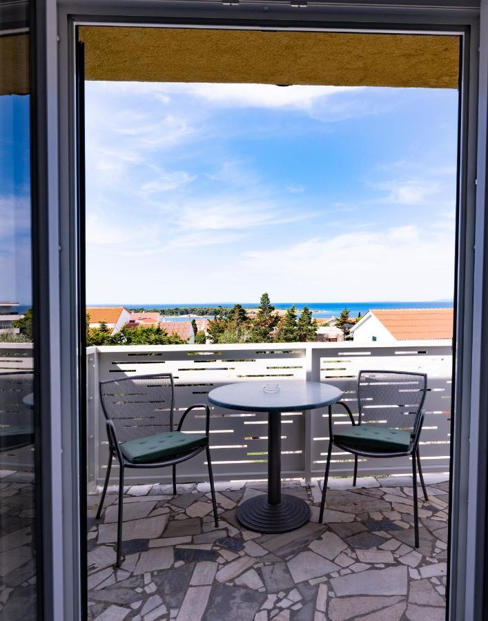 Apartmani Lovren Novalja Exteriér fotografie