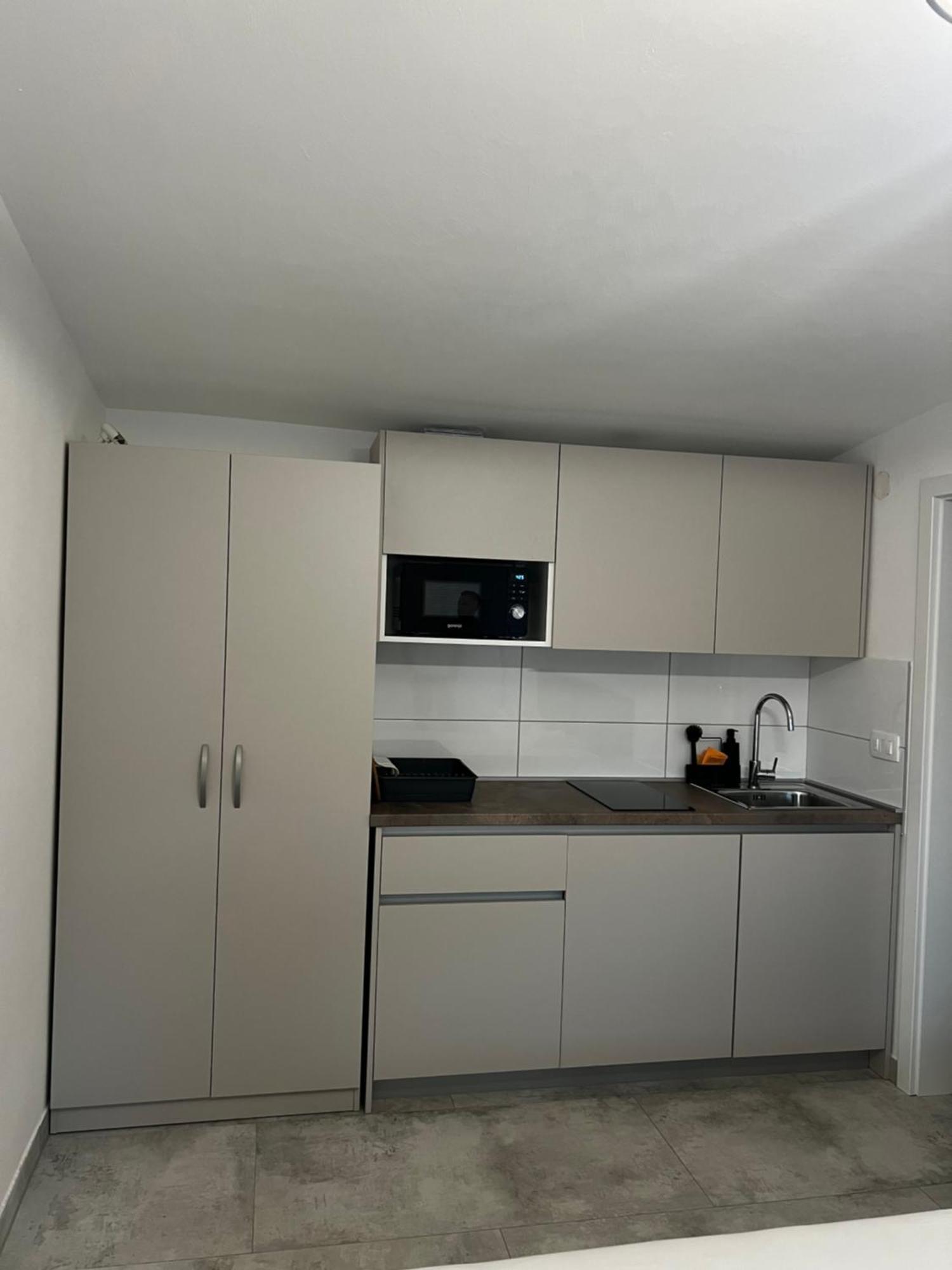 Apartmani Lovren Novalja Exteriér fotografie